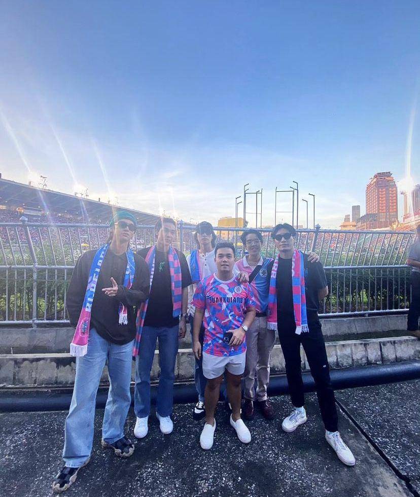 Bright Vachirawit dan Gulf Kanawut nonton bola bersama (instagram.com/bbrightvc)