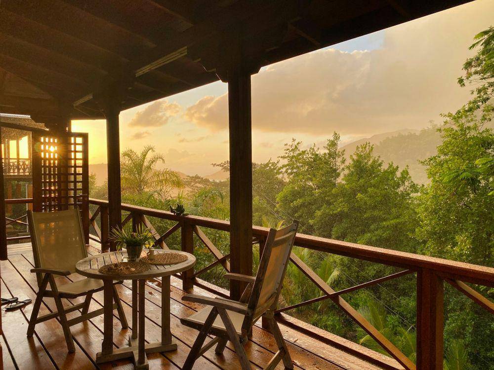 Pilihan Railing Balkon Minimalis (unsplash.com/datingscout)