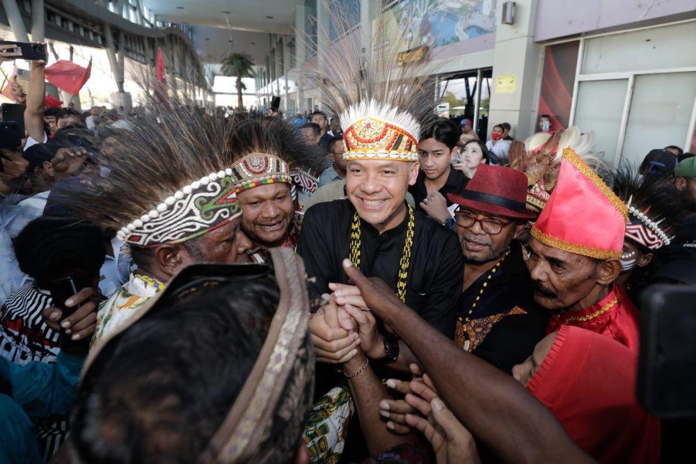 Ganjar Berkunjung ke Papua, Disambut Masyarakat Tarian Adat