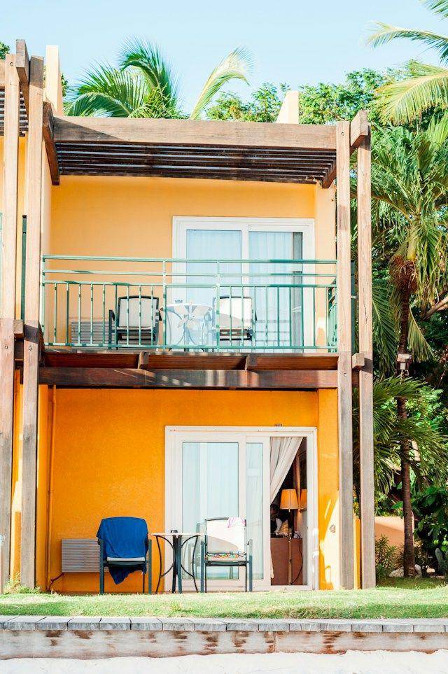 Pilihan Railing Balkon Minimalis (unsplash.com/Martha Dominguez de Gouveia)