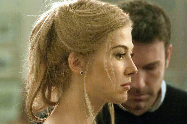 Rosamund Pike dan Ben Affleck dalam film Gone Girl (dok. 20th Century Studios/Gone Girl)