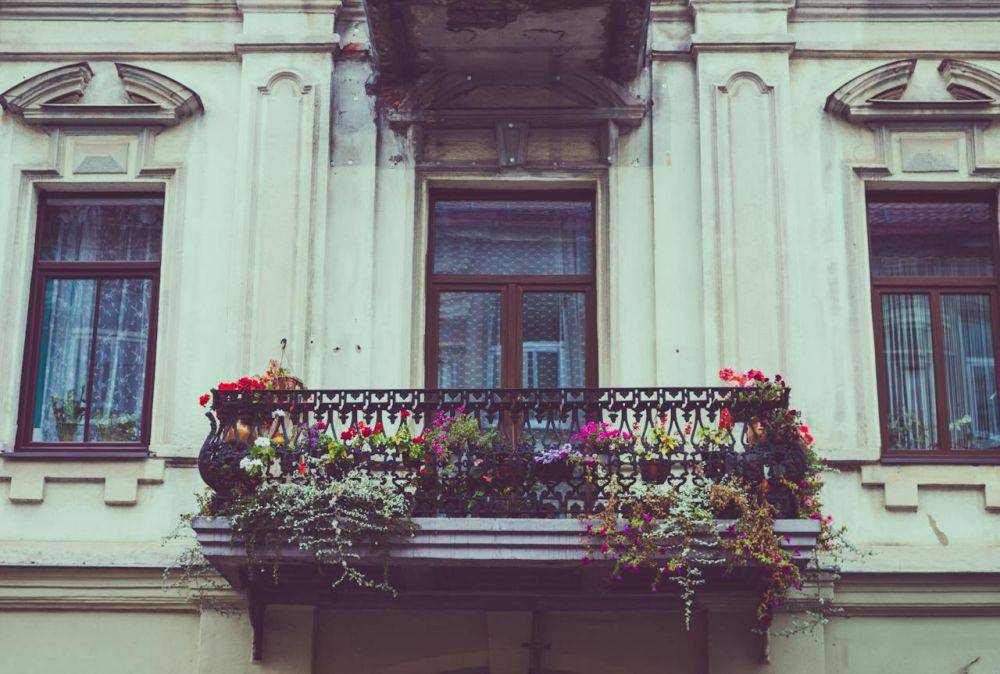 Pilihan Railing Balkon Minimalis (pexels.com/ Dom J)