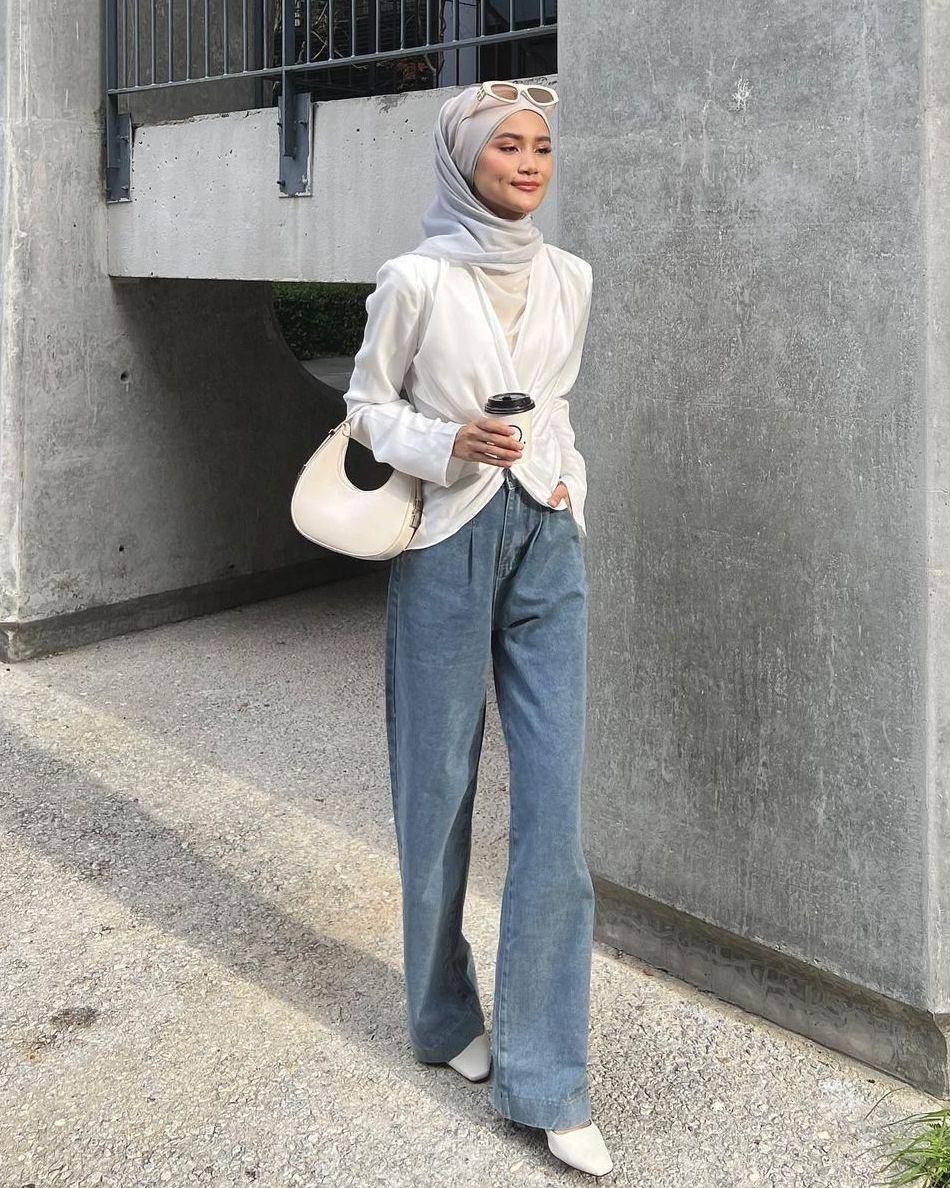 OOTD hijab semiformal dengan jeans (instagram.com/auninadzirah)