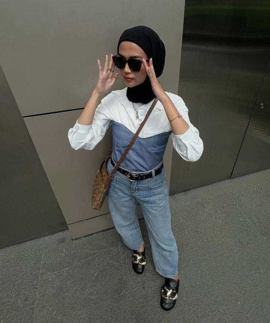 OOTD hijab semiformal dengan jeans (instagram.com/ratuanditya)