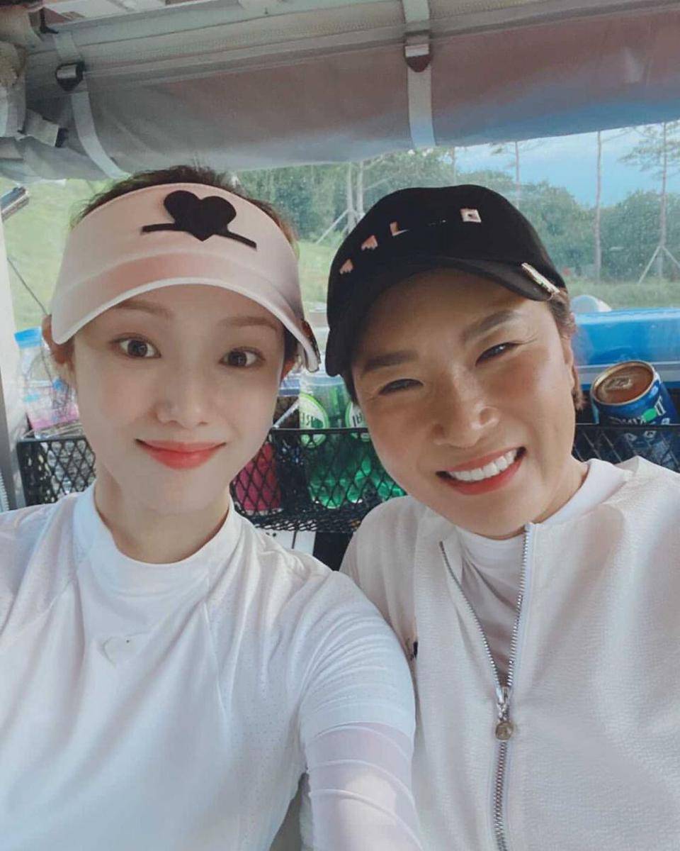 Lee Sung Kyung (kiri) dan Park Se Ri (kanan) (instagram.com/heybiblee)