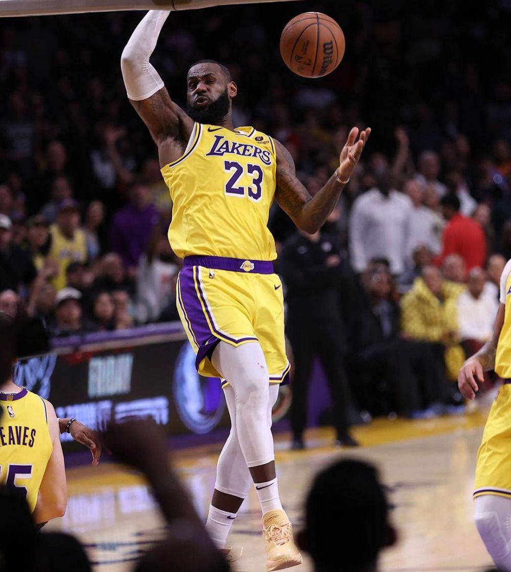 LeBron James (instagram.com/lakers)