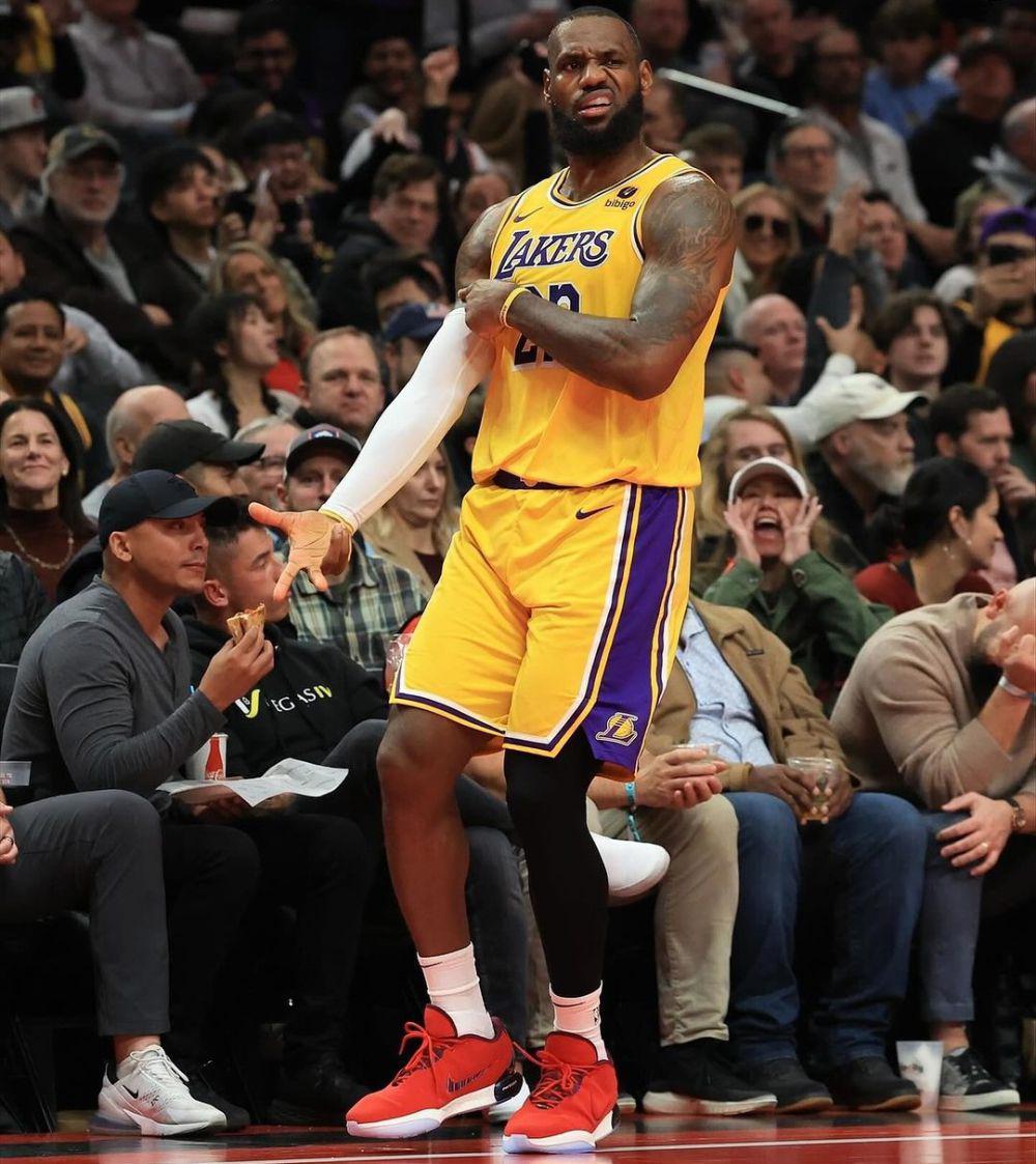 LeBron James (instagram.com/lakers)