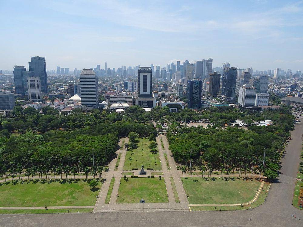 ilustrasi pemandangan dari atas Monumen Nasional Jakarta (commons.wikimedia.org/Christophe95)