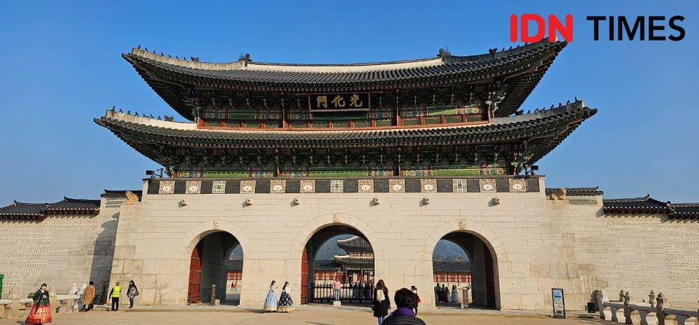 Gerbang Istana Gyeongbok di tengah Kota Seoul, Korea Selatan