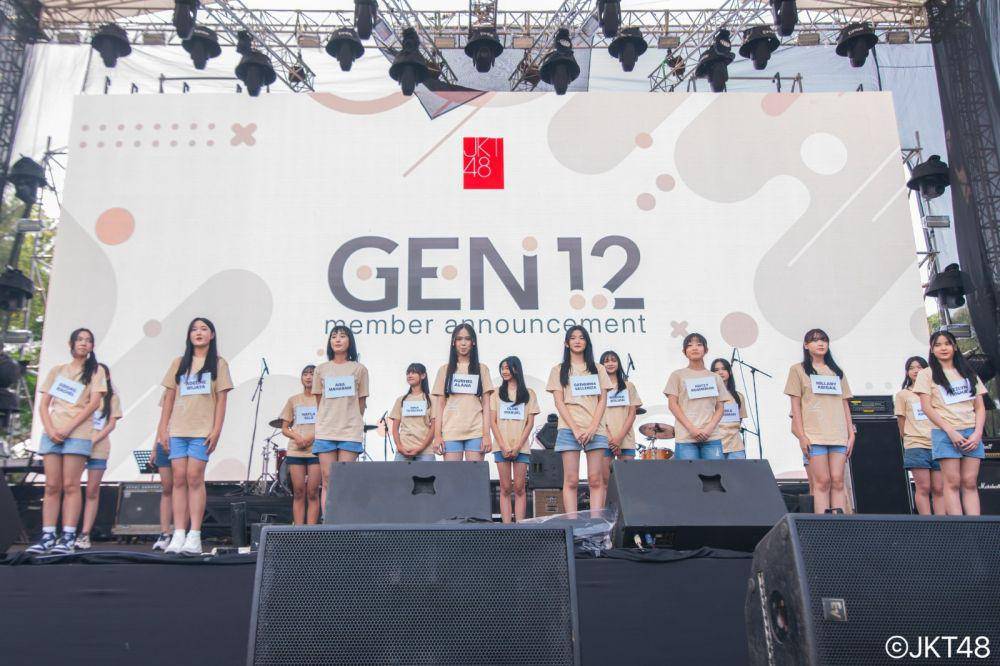 Member JKT48 gen 12 (https://twitter.com/officialJKT48)