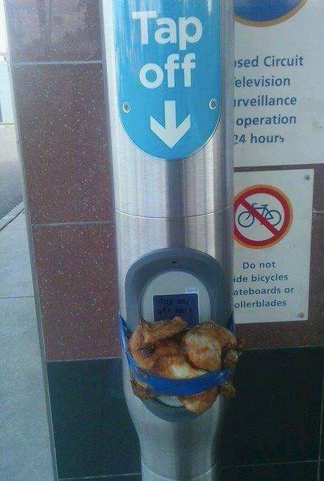 momen ngeselin di stasiun kereta (reddit.com/r/mildlyinfuriating)