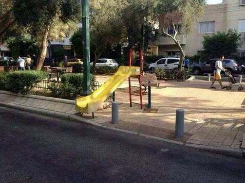 potret desain permainan gak jelas di taman bermain (reddit.com/user/wyazici)