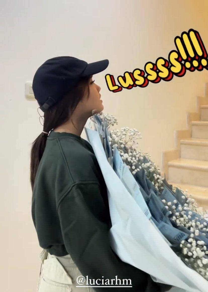 potret Fuji rayakan ulang tahun asistennya (Instagram.com/fuji_an)