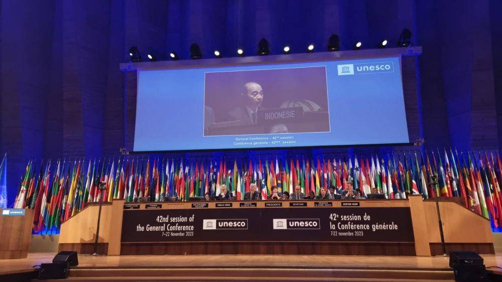Pemerintah Republik Indonesia mengusulkan bahasa Indonesia untuk menjadi bahasa resmi pada General Conference (Sidang Umum) UNESCO. (dok. Kemendikbudristek BKHM)