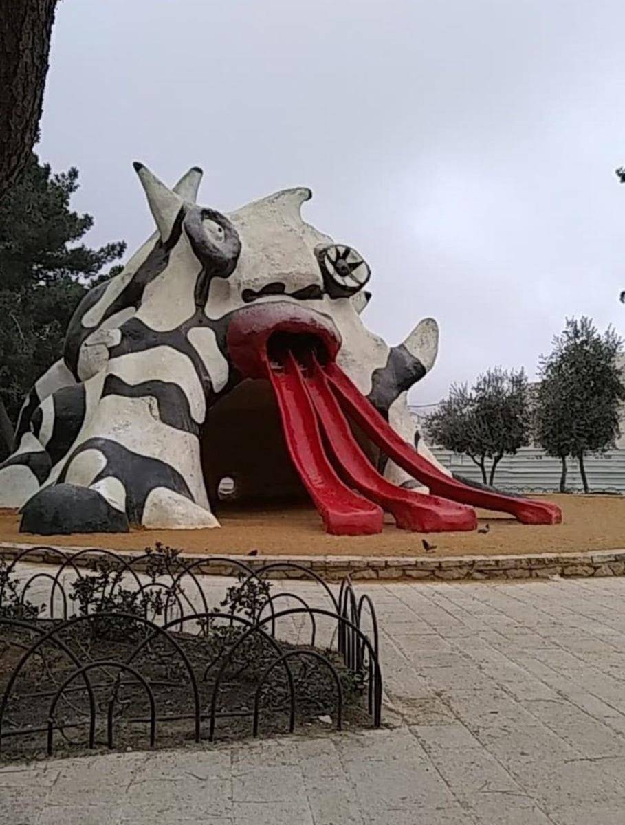 potret desain permainan gak jelas di taman bermain (reddit.com/user/tzvibish)