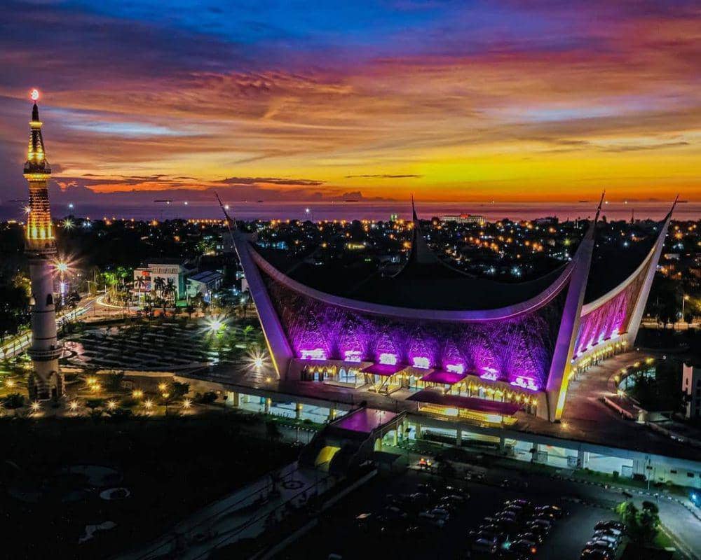Masjid Raya Sumatra Barat (Instagram.com/exlporesumbar)