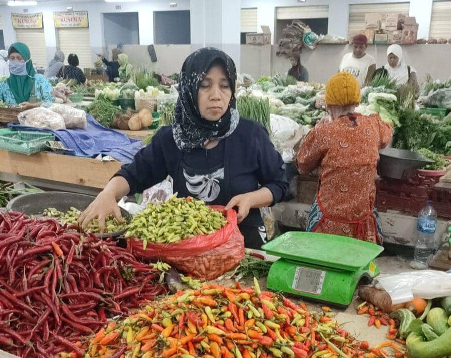 Aktivitas jual beli cabai di Paser Legi Ponorogo/ IDN Times/ Riyanto