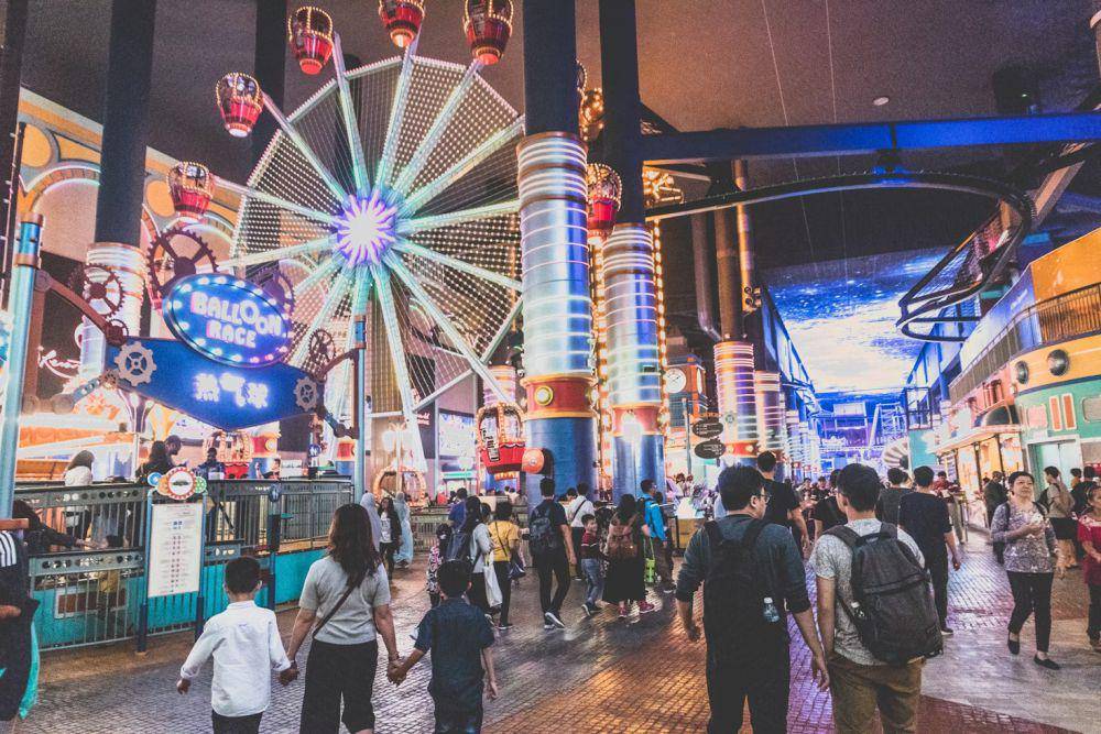ilustrasi taman bermain indoor (unsplash.com/Aaron Lee)