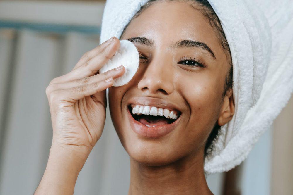 5 Produk Lokal Eksfoliator untuk Cerahkan dan Segarkan Kulit