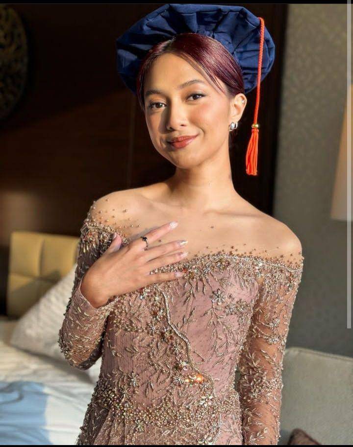Rahmania Astrini wisuda (Instagram.com/rahmaniaastrini)