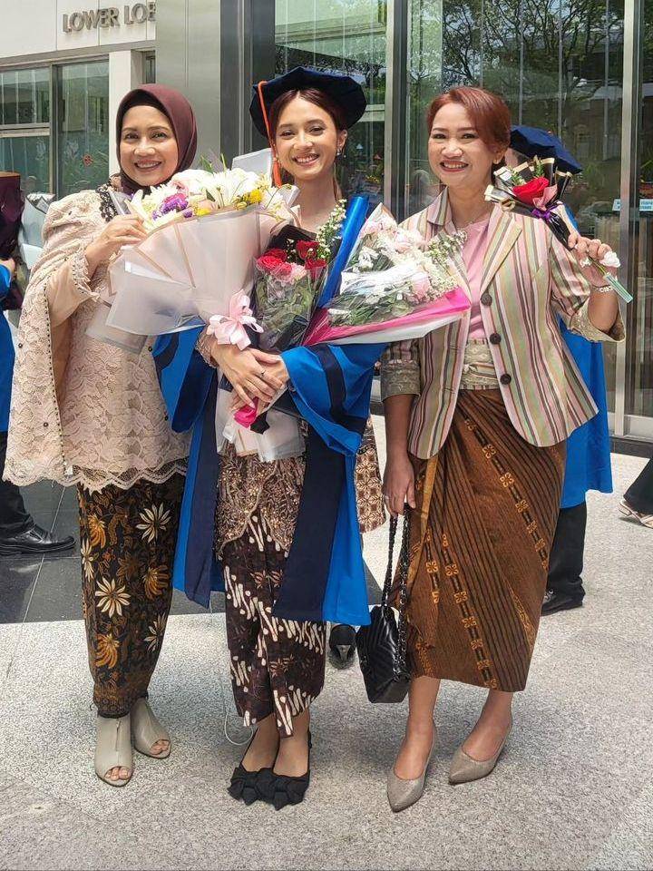 Rahmania Astrini wisuda (Instagram.com/rahmaniaastrini