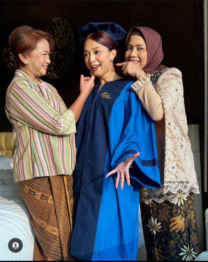 Rahmania Astrini wisuda (Instagram.com/rahmaniaastrini