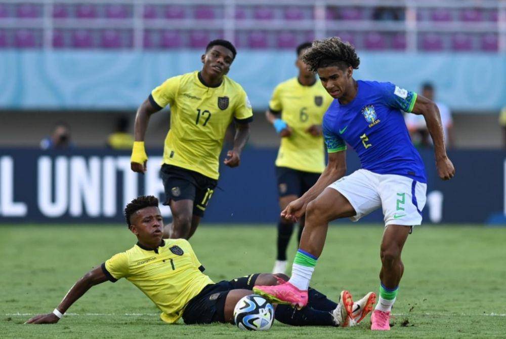 Pertandingan Timnas Brazil vs Ekuador di Piala Dunia U-17 di Stadion Manahan. (Antara/ Muhammad Ayudha)