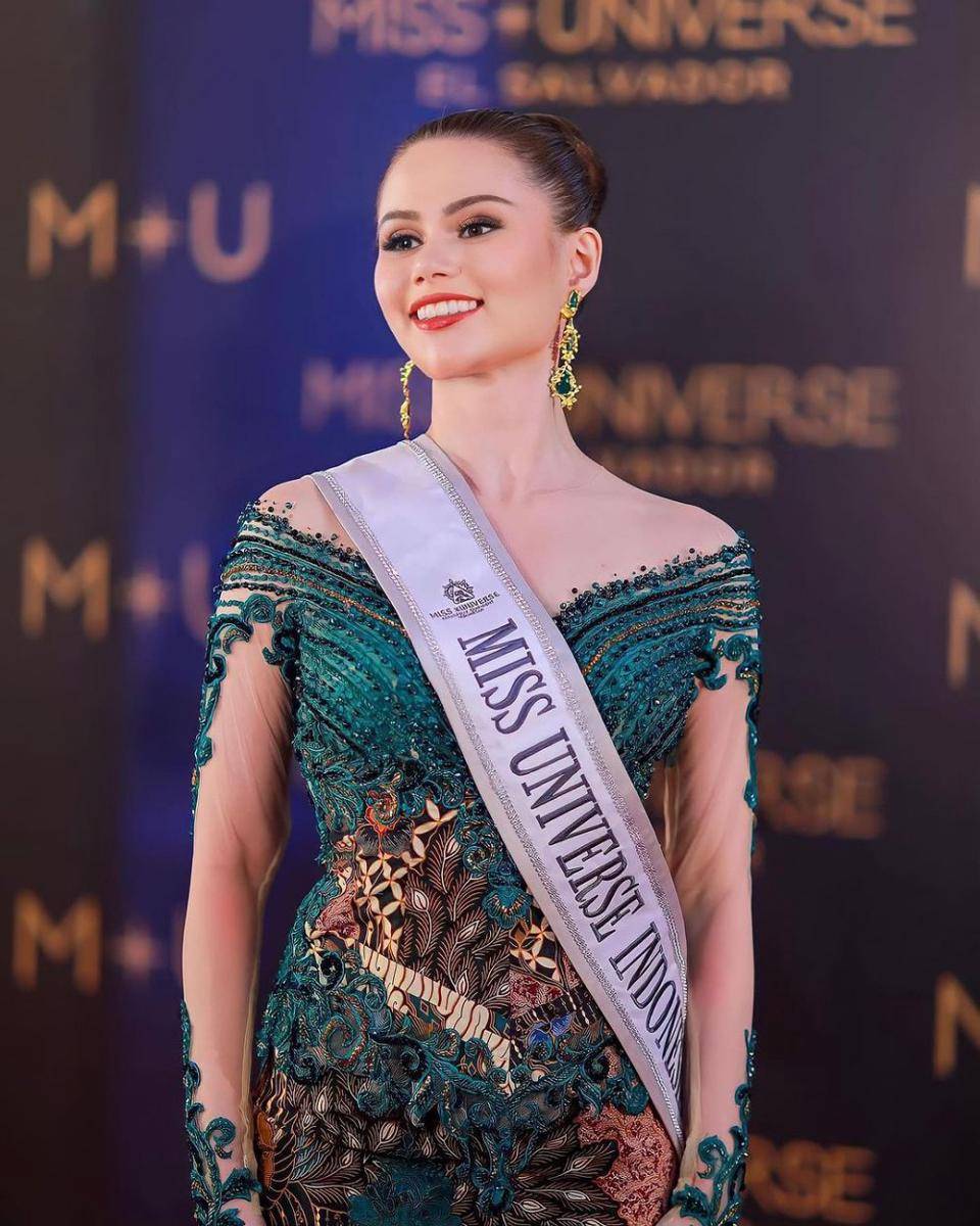 Potret Kompilasi Fabienne Nicole Pakai Kebaya di Miss Universe 2023 (Instagram.com/fabienne_fng)
