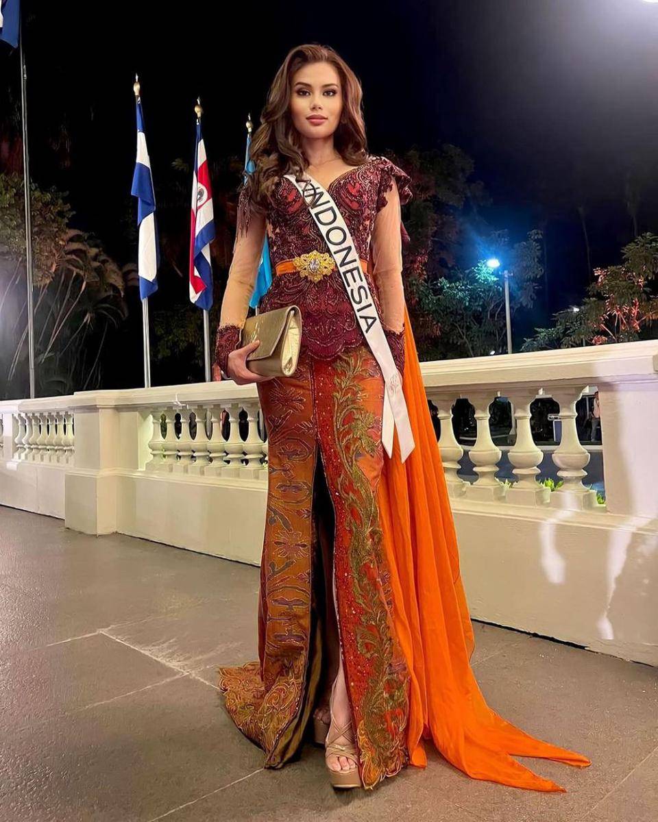 Potret Kompilasi Fabienne Nicole Pakai Kebaya di Miss Universe 2023 (Instagram.com/fabienne_fng)