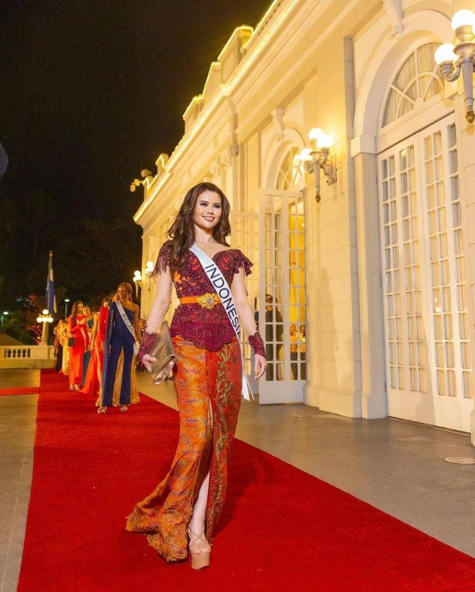 Potret Kompilasi Fabienne Nicole Pakai Kebaya di Miss Universe 2023 (Instagram.com/kitafabienne)