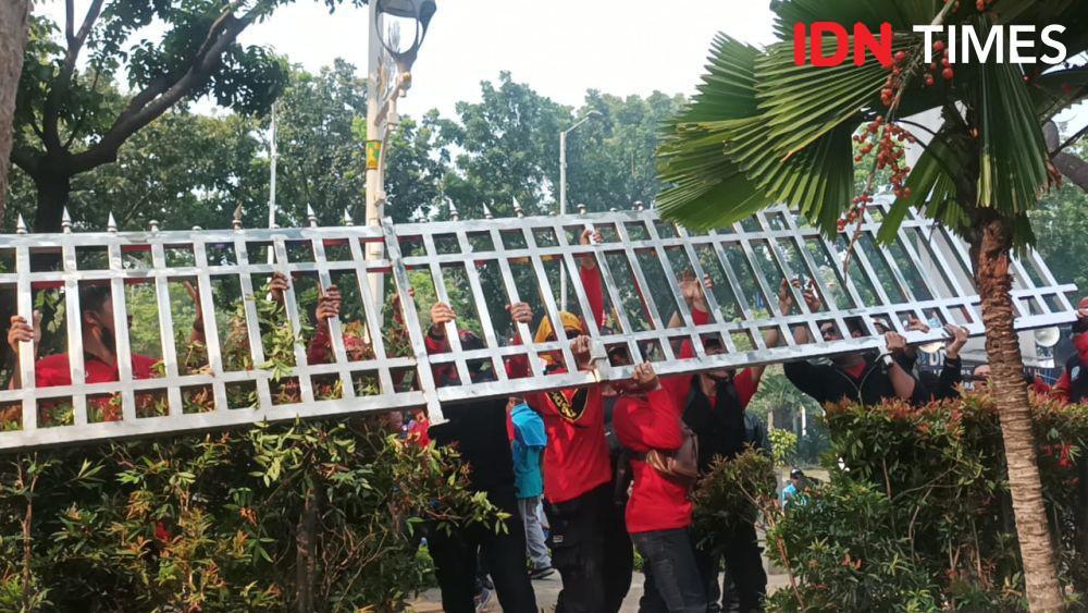 Sudah Anarkis, Kapolres Suruh Demo Buruh Bubar