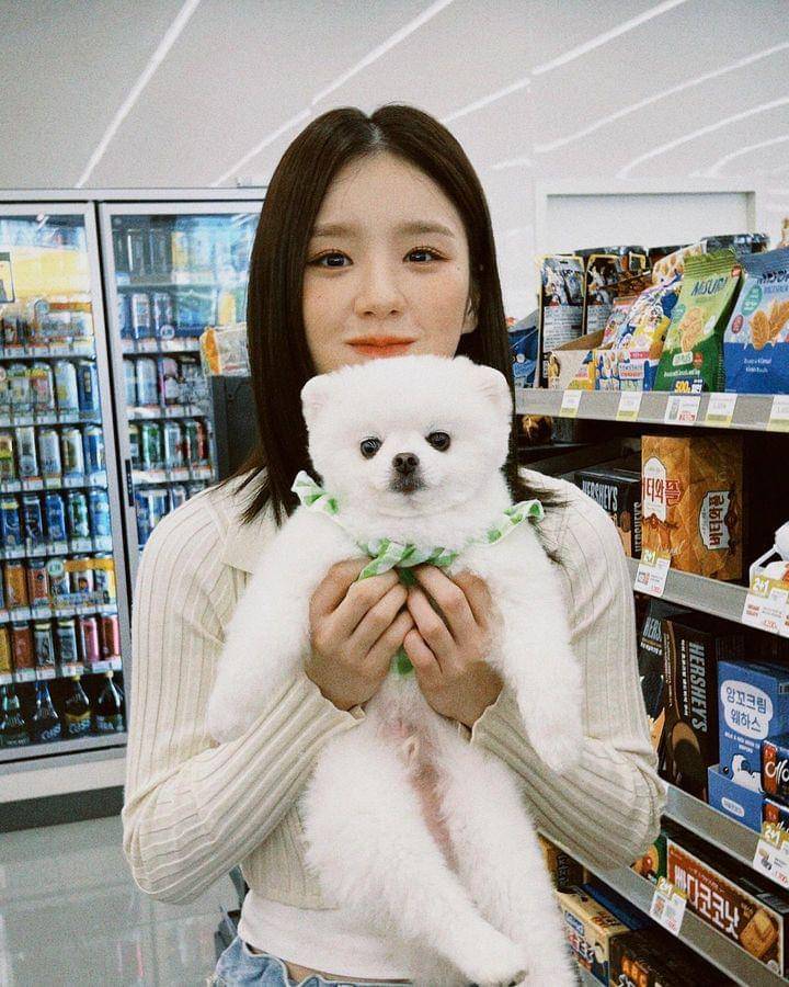 HeeJin comeback mini album (instagram.com/0ct0ber19)