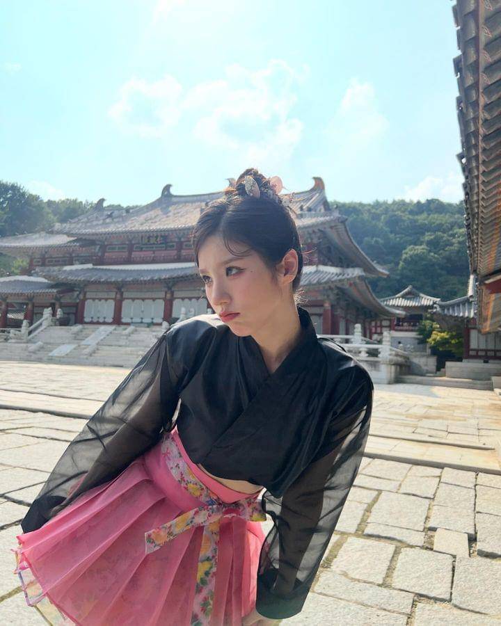 HeeJin comeback mini album (instagram.com/0ct0ber19)