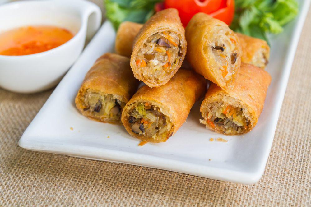 ilustrasi egg roll (freepik.com/suksao)