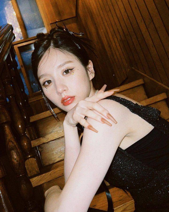 HeeJin comeback mini album (instagram.com/0ct0ber19)