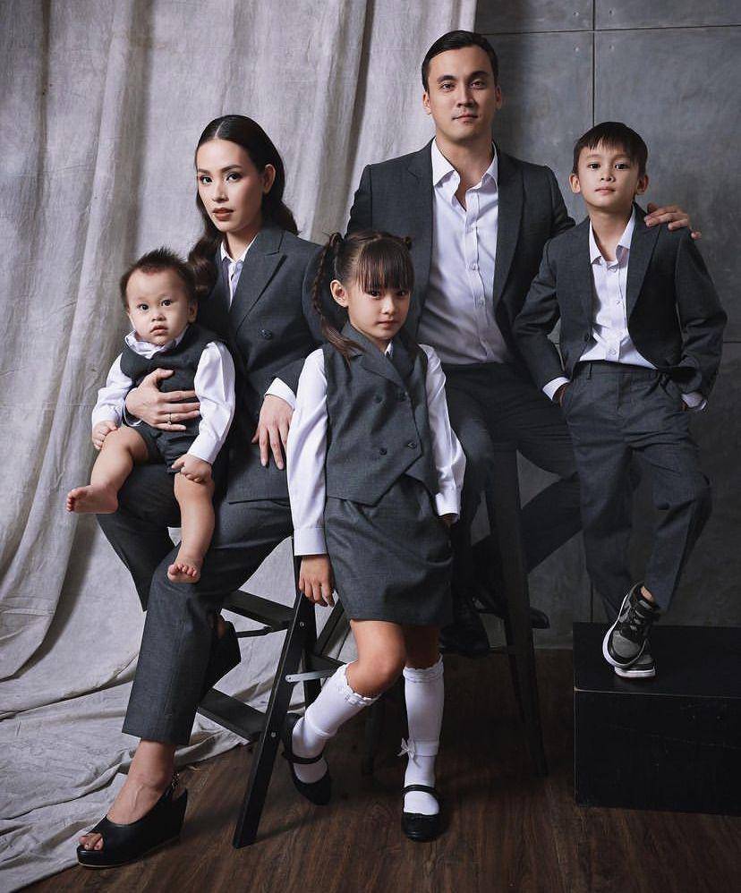 pemotretan keluarga Rendy Kjaernett dan Lady Nayoan (Instagram.com/aldosinarta)