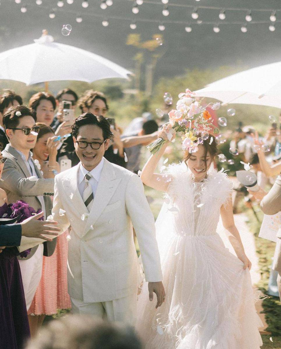 pernikahan Bew Varaporn dan Tanin S (instagram.com/bewvaraporn)