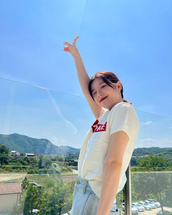 HeeJin comeback mini album (instagram.com/0ct0ber19)