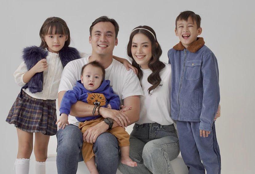 Pemotretan Terbaru Keluarga Rendy Kjaernett dan Lady Nayoan