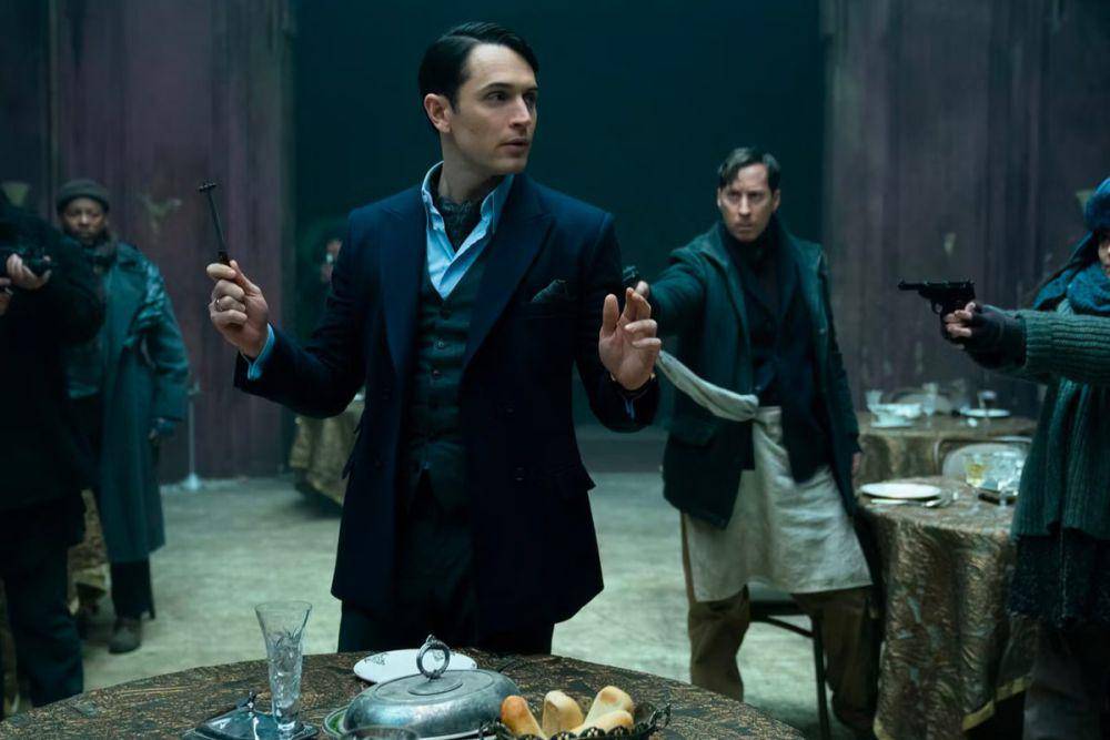 Colin Woodell dalam serial The Continental (dok. Lionsgate Television/The Continental)
