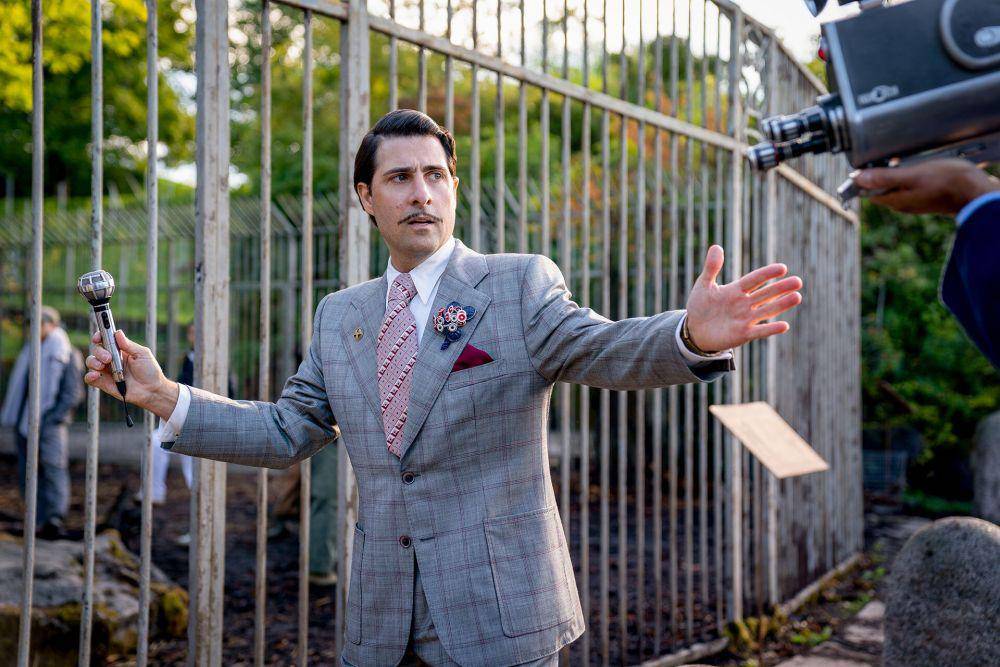 Potret Jason Schwartzman sebagai Lucky Flickerman di Britzer Garten (dok. Lionsgate/The Hunger Games)