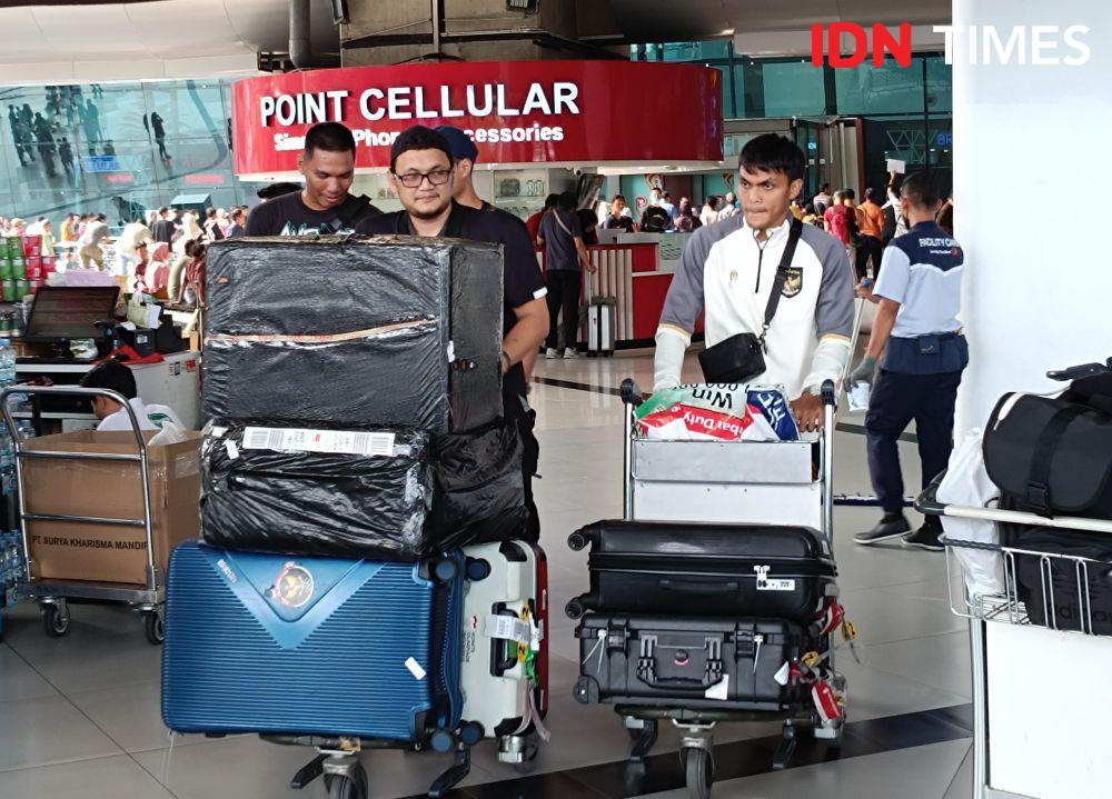 Rachmat Irianto ketika tiba di Bandara Soekarno-Hatta, Rabu (22/11/2023). (IDN Times/Tino).