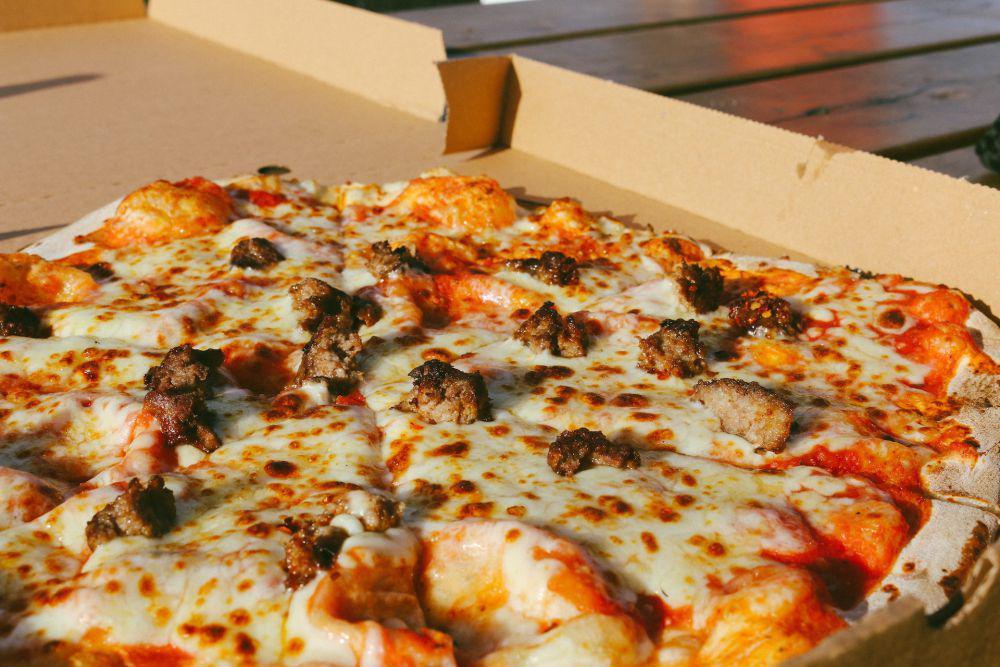 Resep Pizza Beef Teriyaki yang Praktis, Kejunya Molor Abis!