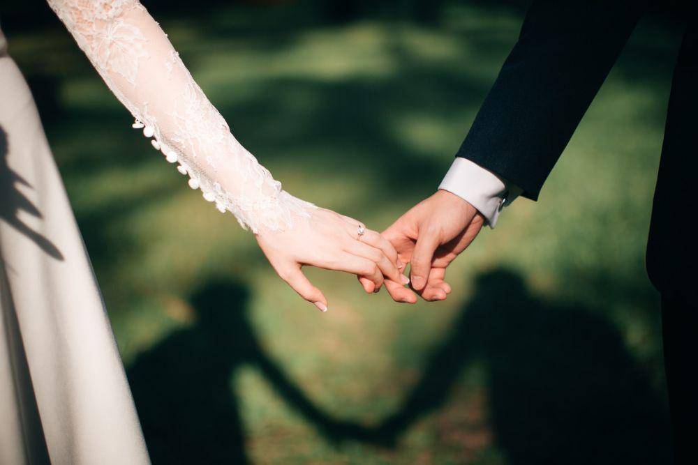 ilustrasi pasangan menikah (unsplash.com/Jeremy Wong Weddings)