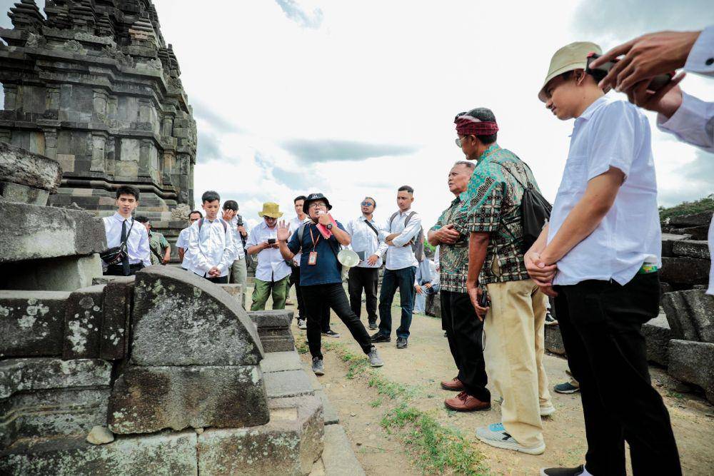 Pelatihan pemandu wisata di Candi Prambanan. (Dok. Istimewa)