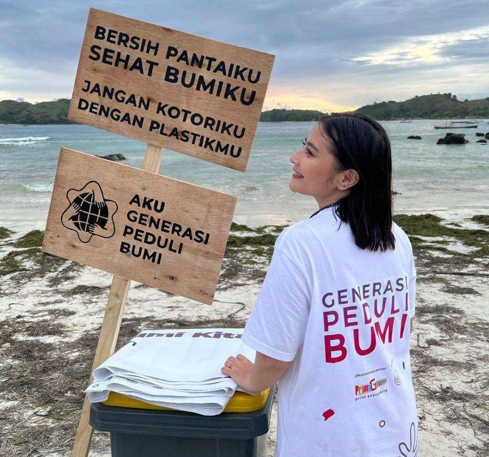Potret Prilly Latuconsina bersama Generasi Peduli Bumi. (Instagram.com/prillylatuconsina96)