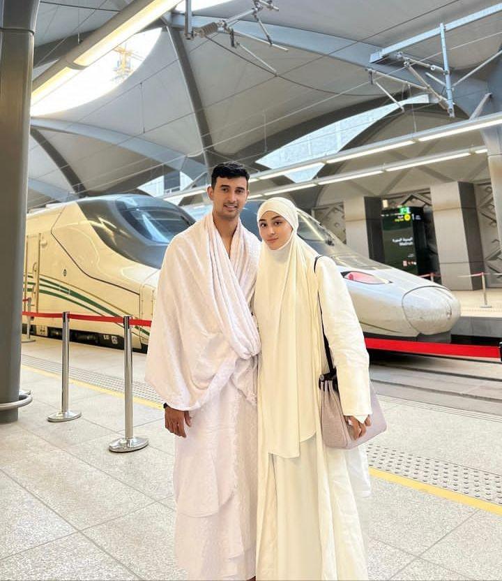 8 Momen Saat Margin dan Ali Syakieb Umrah Perdana Berdua, Ibadah Adem!