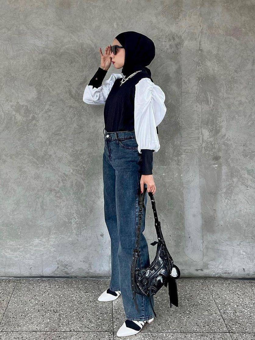 Style semi formal dengan jeans (instagram.com/rinisetyaa)