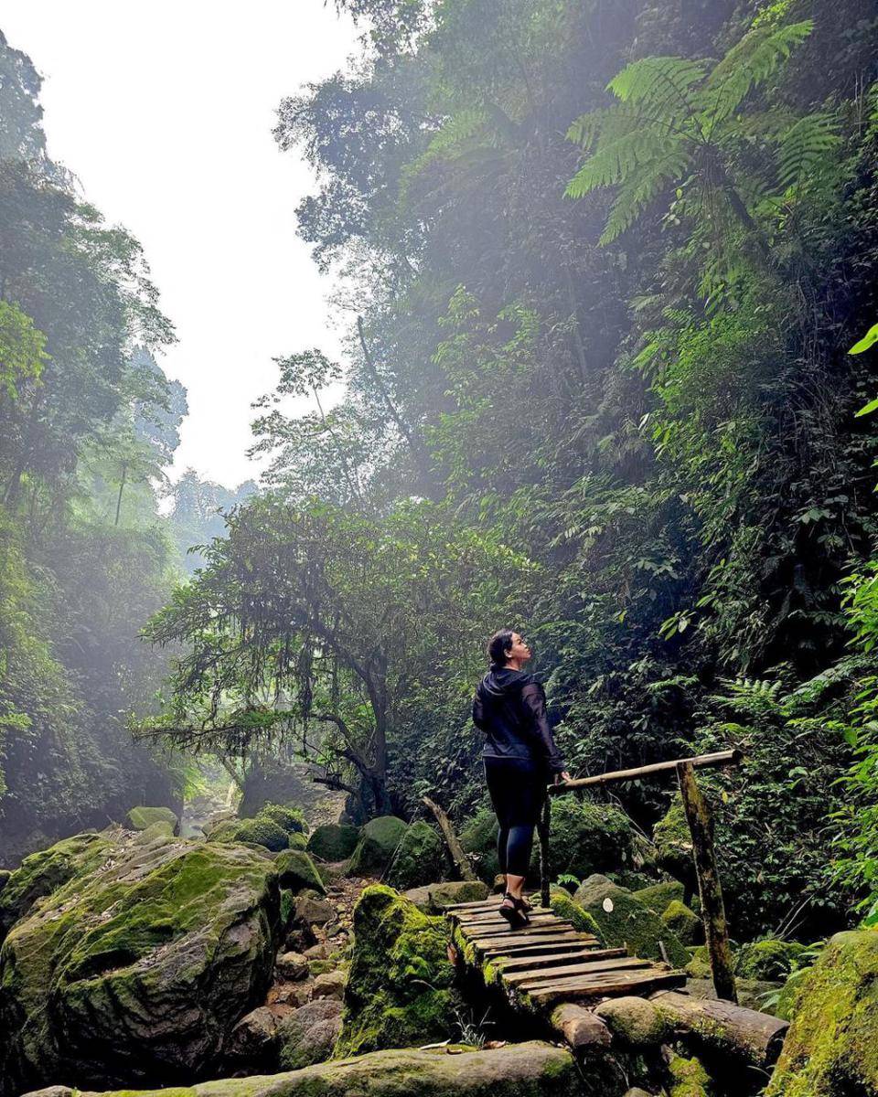 keindahan Curug Walet, Bogor (instagram.com/marthasella_mbodz)