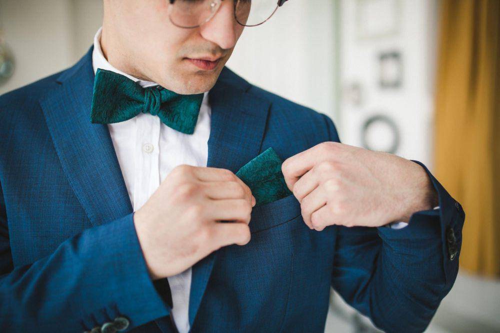 ilustrasi pocket square untuk acara formal (istockphoto.com/hobo_018)